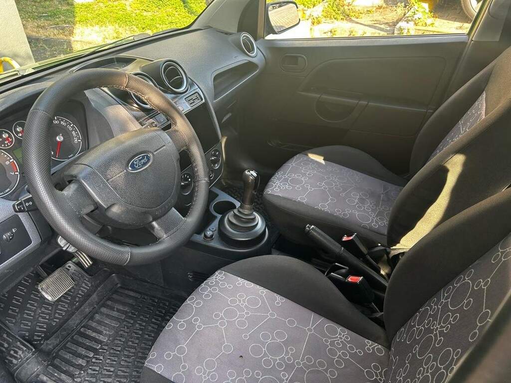 Ford Fiesta - 8