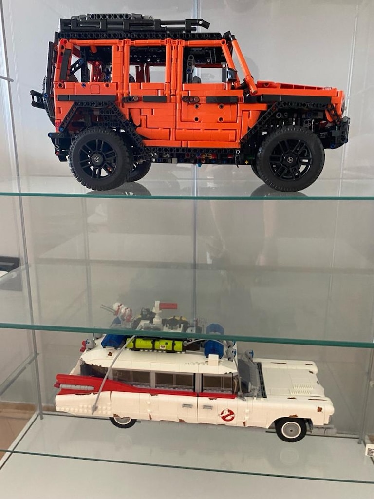Lego araba setleri ve cam vitrin - 5