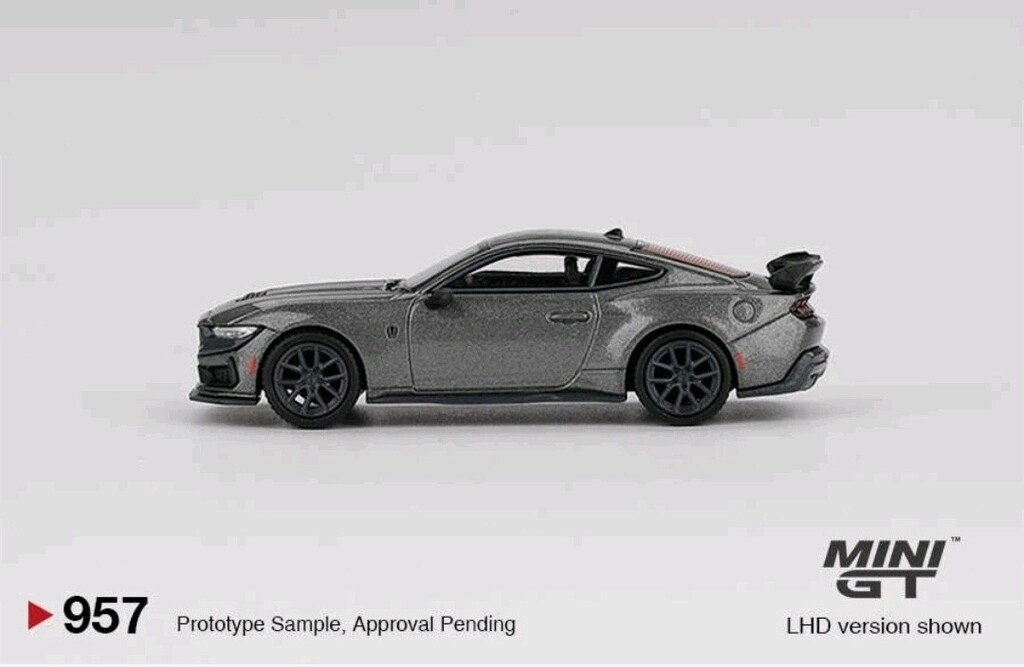 Mini GT Ford Mustang Dark Horse - 7