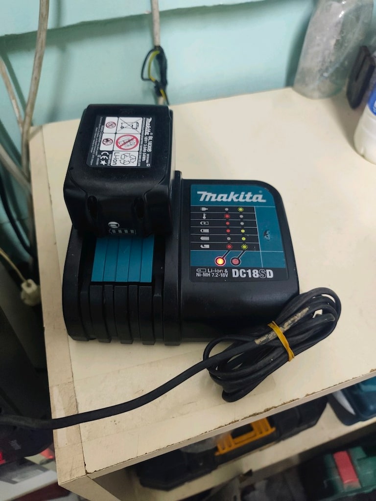 Makita DC18SD şarj cihazı - 8