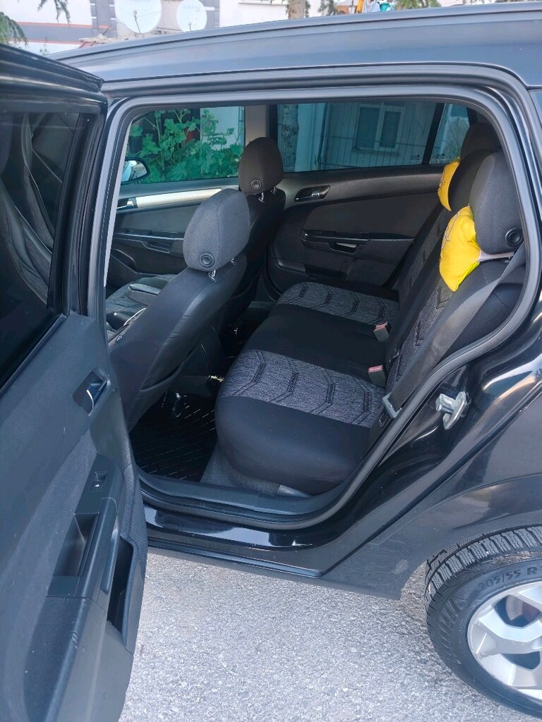 Opel Astra H kasa SW - 10