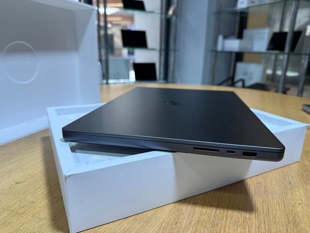 MACBOOK PRO 16İNÇ M3 PRO 18 RAM 512 SSD %99 PİL