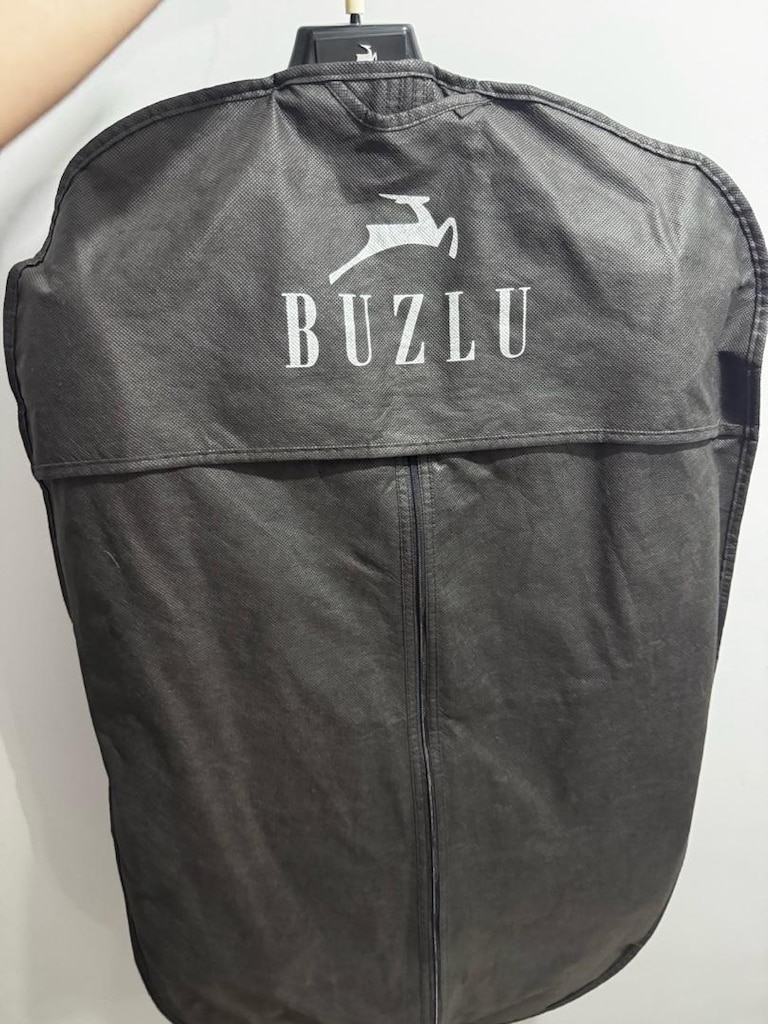 Buzlu Takım Elbise - 4