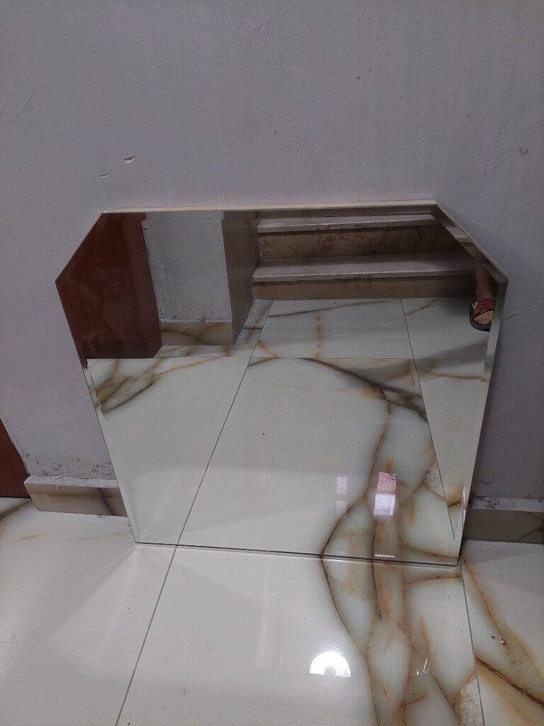 Ayna. Mdf üzerine montajlı.70x70 cm. Duvara montaj vida dübel var. - 5