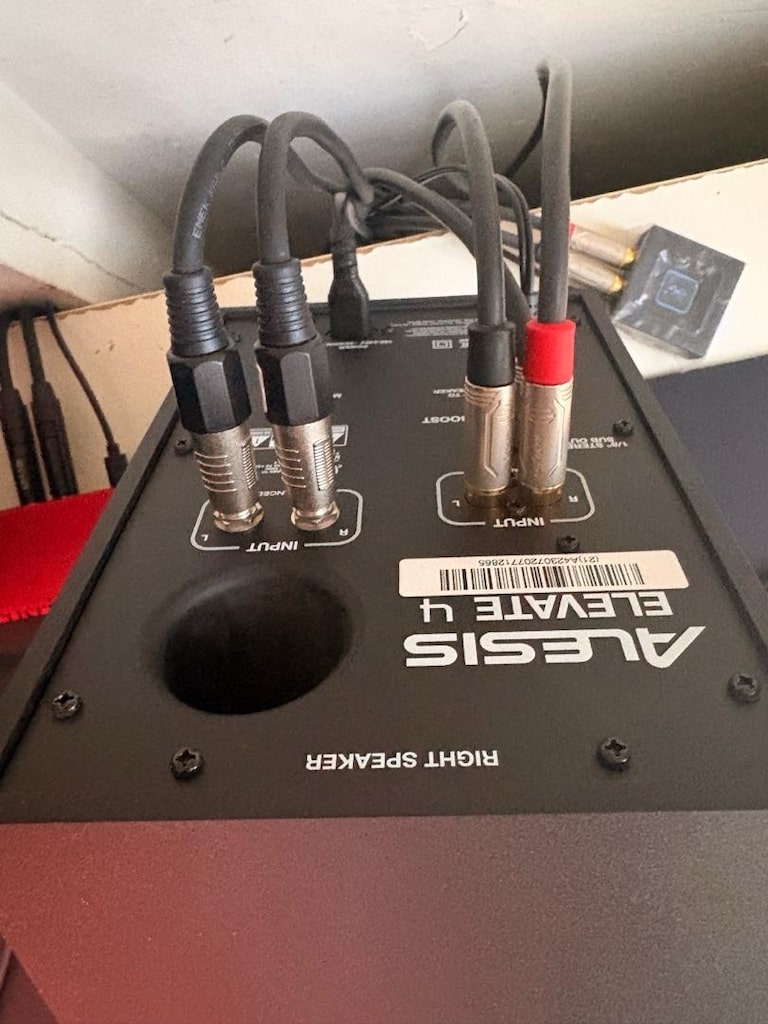Alesis Elevate 4 - 3