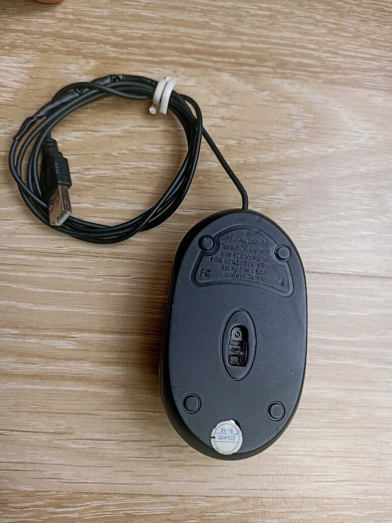 kırmızı ışıklı kablolu mouse — görsel 2/4