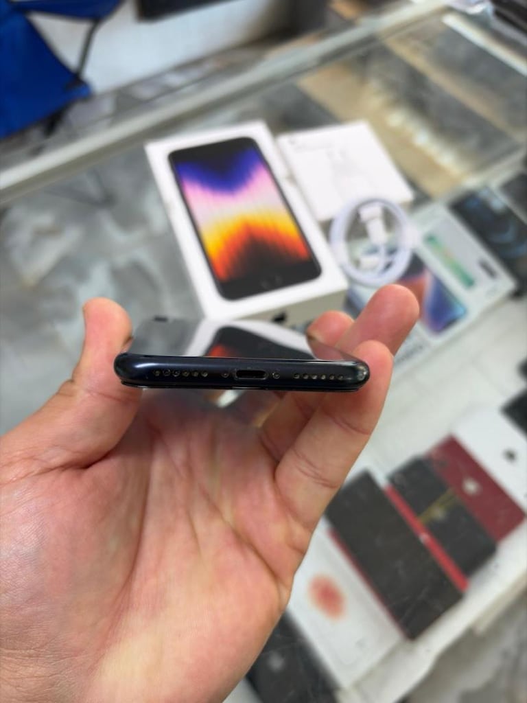 YURTİÇİ İPHONE SE 3.NESİL İOS 18 KUTU FATURALI - 7