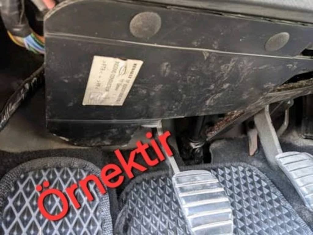 Renault Clio 3 Direksiyon Altı İzolasyon Keçesi Clio III Çıkma - 4