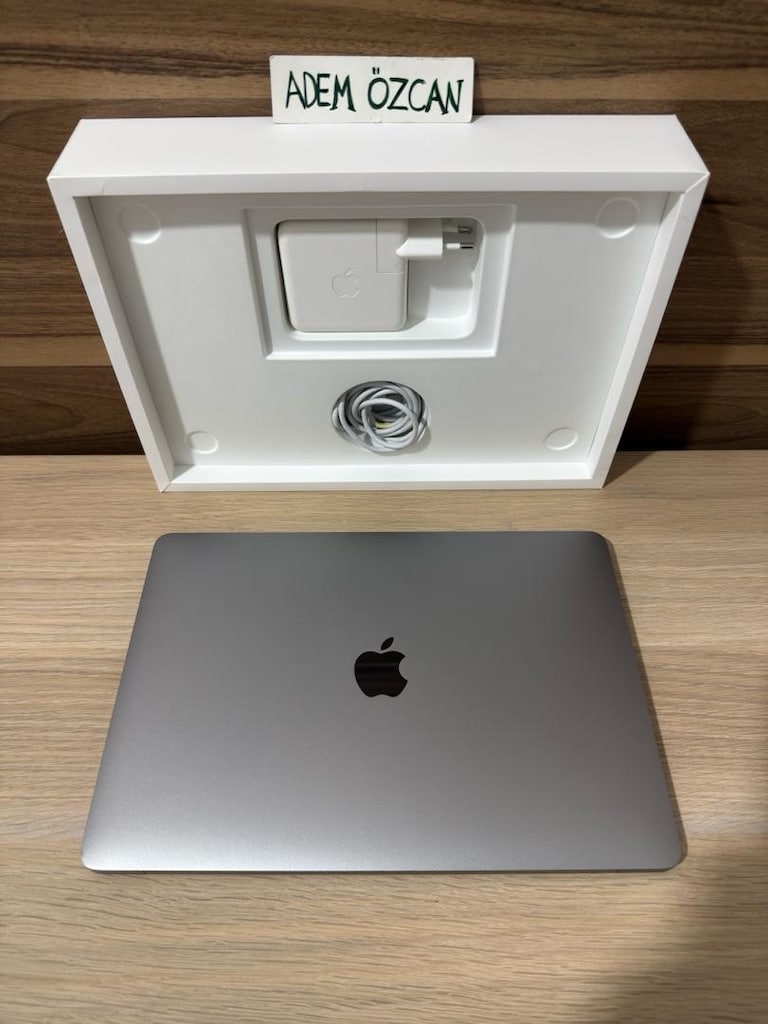 MacBook Pro / M2 / 13 inç / 16 GB Ram / 1 TB Ssd - 8