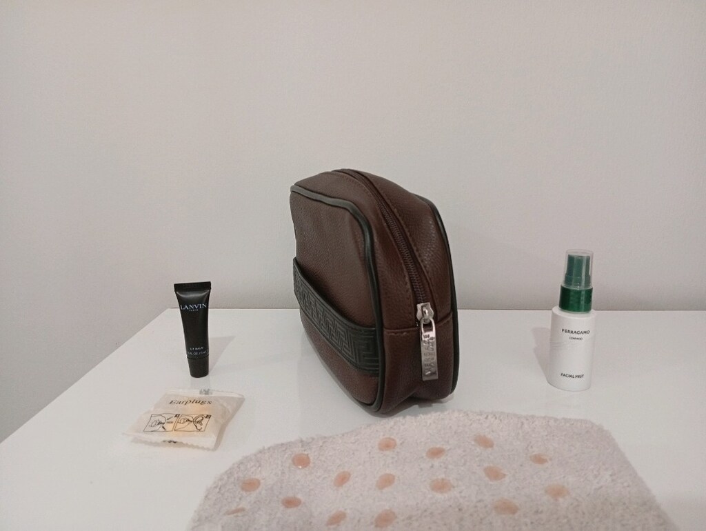 Versace Orijinal THY Business Class Yandan Tutmalı Çanta ve Ürünler - 2