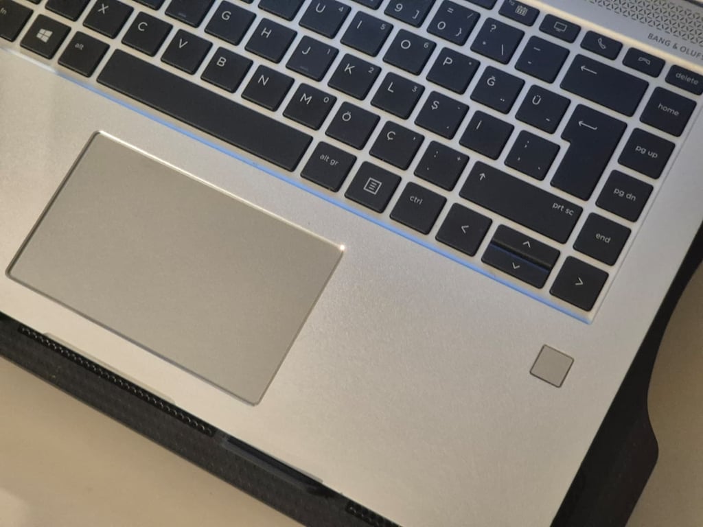 KARNE HEDİYESİ HP ELİTEBOOK 1040 G4 16GB RAM İ7