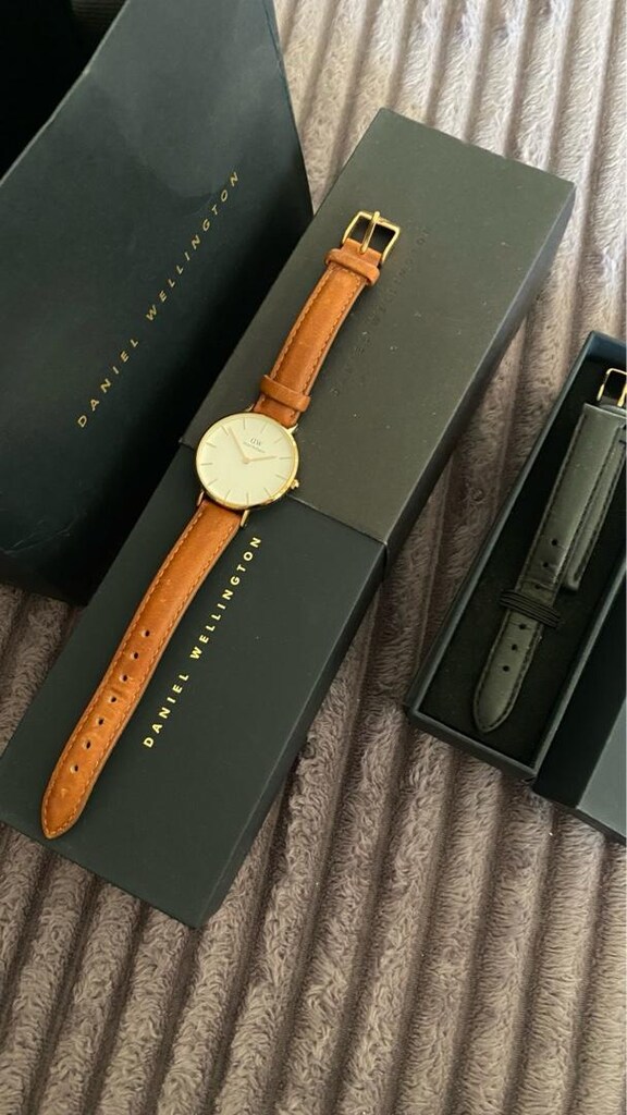 Daniel Wellington saat - 4