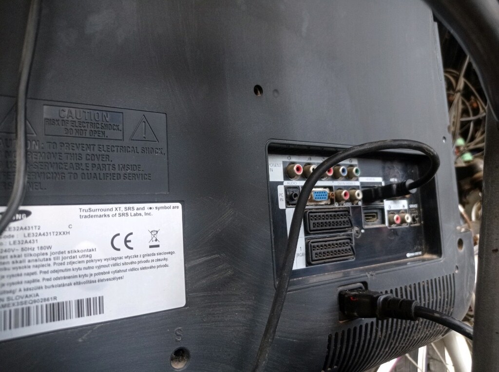 Samsung 82 ekran sorunsuz sıfır gibi tertemiz LCD TV - 7