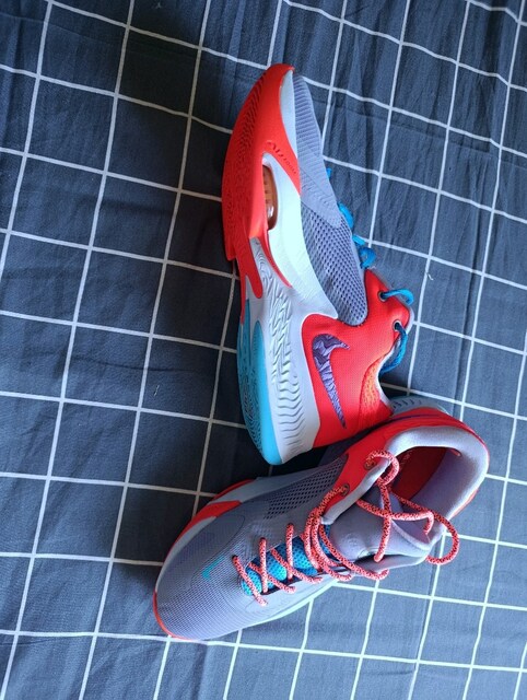 Nike Giannis Freak 4