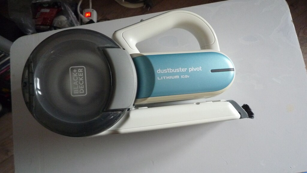 Black & Decker Dustbuster Pivot Şarjlı El Süpürgesi Li-Ion Pilli - 6