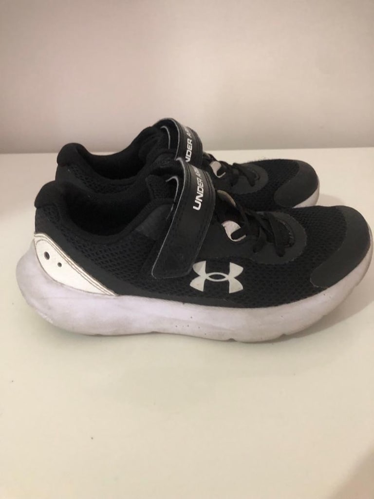 Under Armour 32 numara erkek çocuk spor ayakkabı