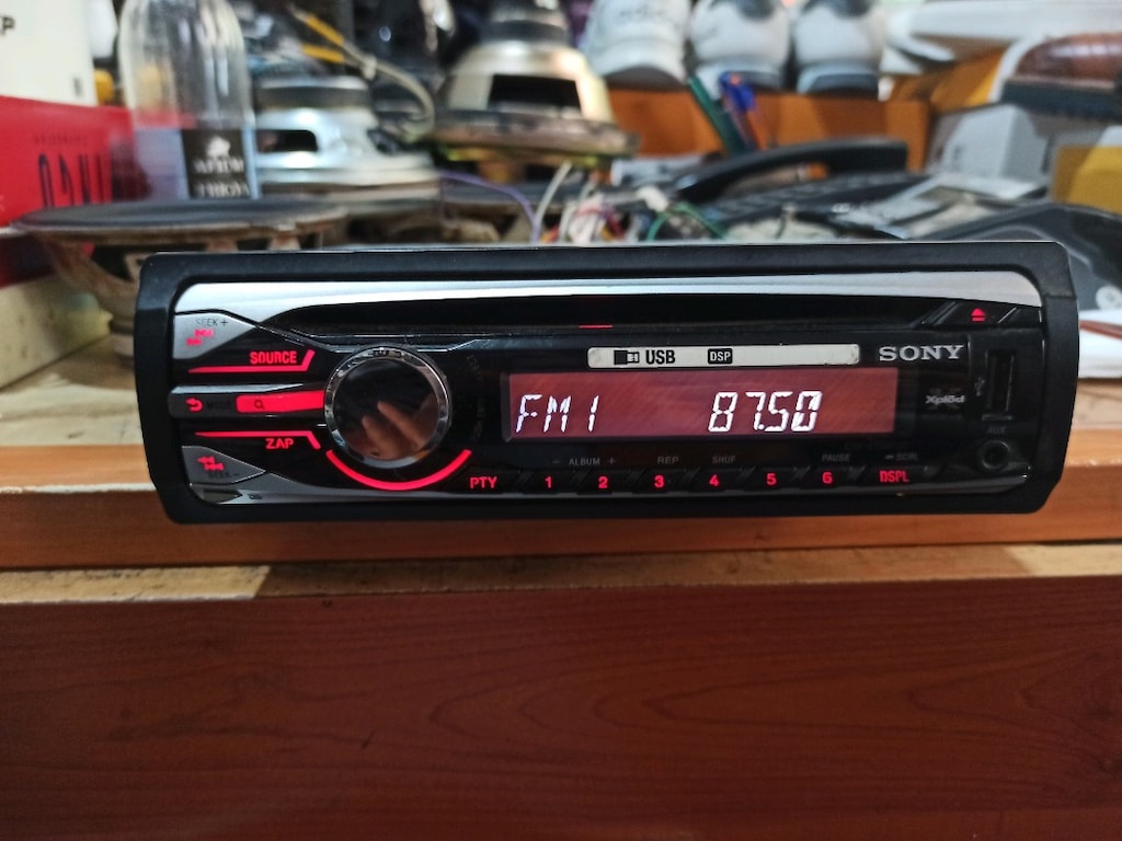 Eski seri Sony USB AUX RADYO CD çift anfi çıkışlı oto teyp sorunsuz - 6