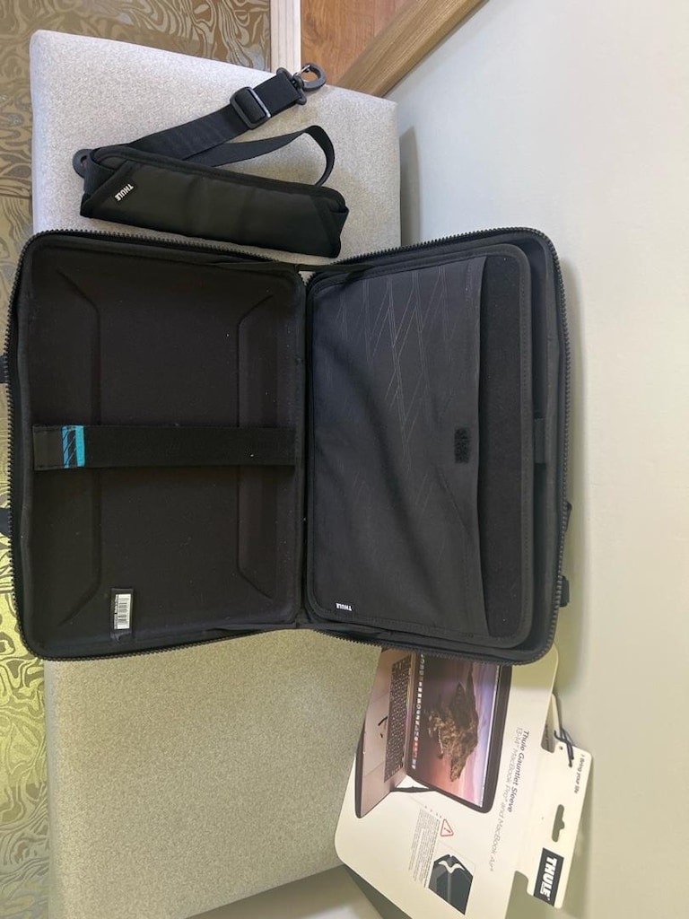 Thule 15.6” MacBook Laptop Çantası Sert Kasa Temiz - 9