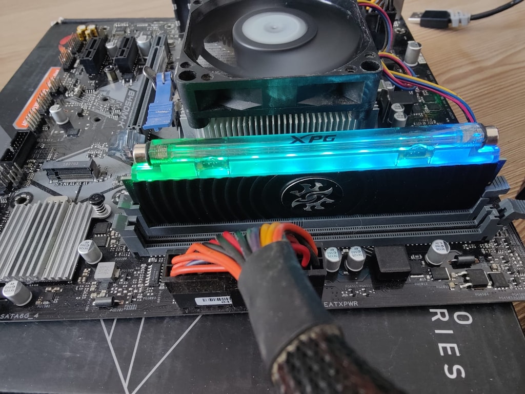 XPG 8 GB RGB DDR4 RAM - 11