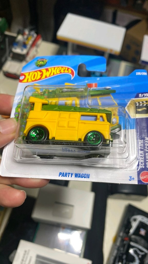 Hot Wheels Teenage Mutant Ninja Turtles Party Wagon - 2