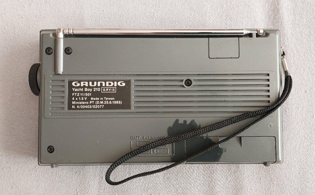 GRUNDIG YACHT BOY 210 ALMAN MALI 1985 ÜRETİMİ RADYO - 5