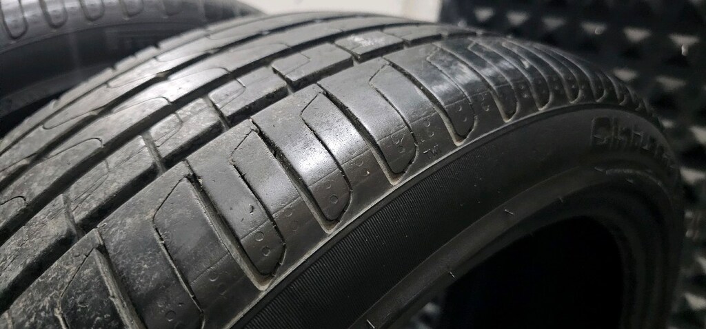 PIRELLI P7- 235/40/19 Lastik - 2