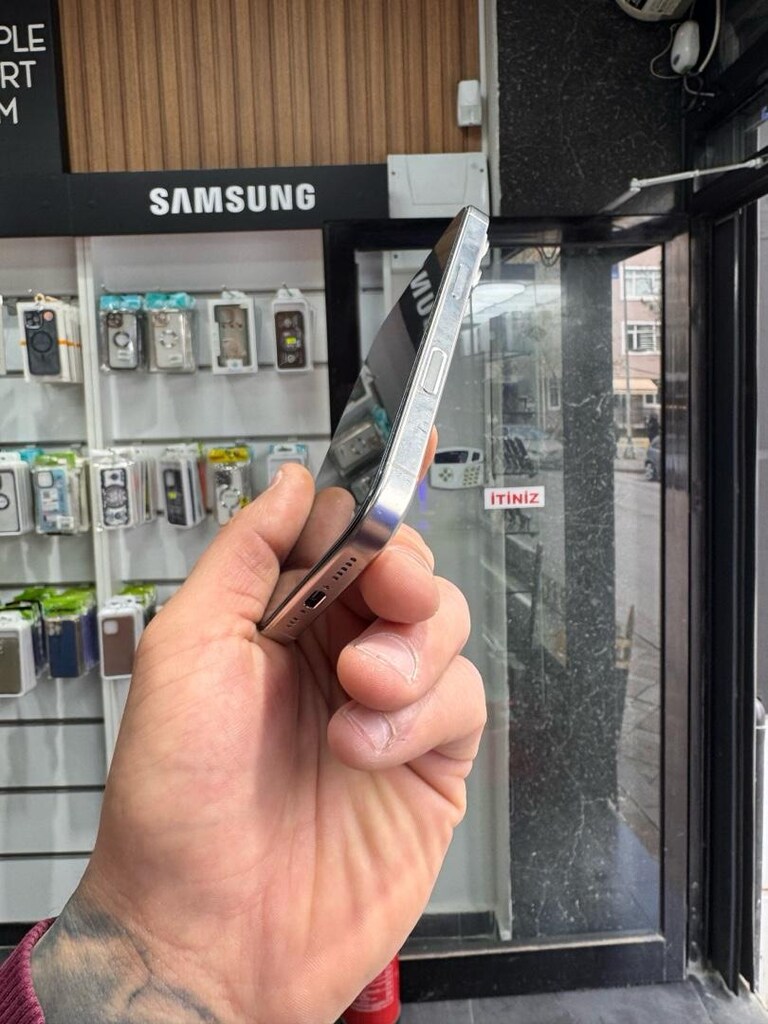 İphone 16 pro beyaz YD - 4