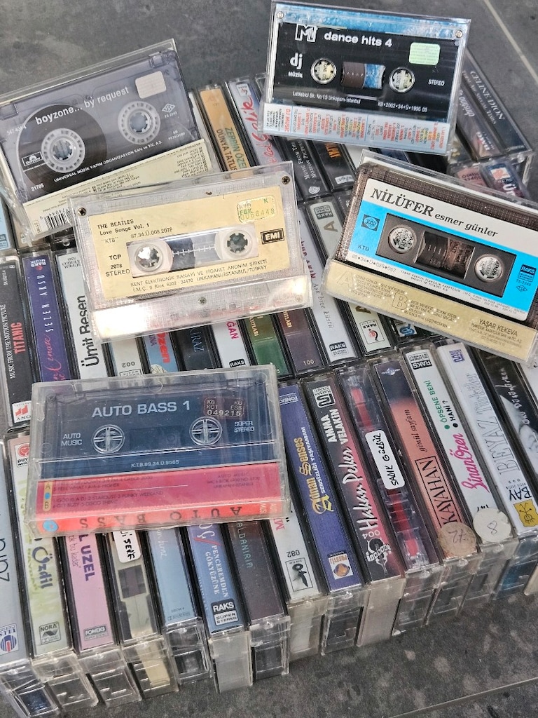 çeşitli sanatçılara ait müzik kaset albüm - 7