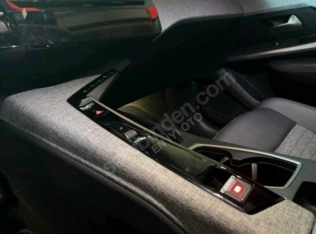 PEUGEOT 5008 1.2 HYBRID - 9