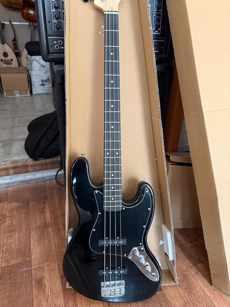 Lilya marka 4 telli bas gitar