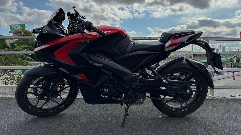 BAJAJ RS 200 - 2