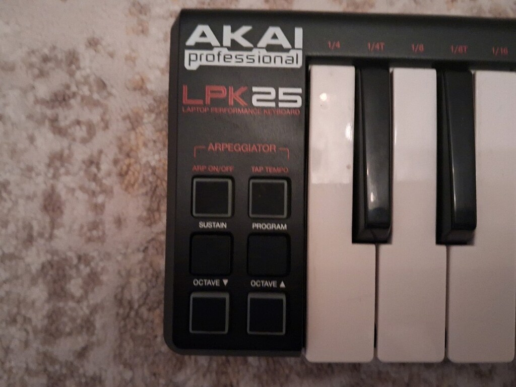 AKAİ LPK25 - 2