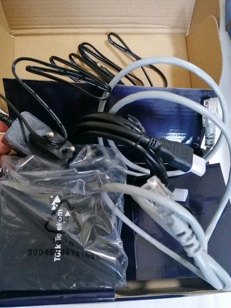 Modem/Uydu Alıcısı+Modem kumanda ve gerekli tüm malzemeleri - 4