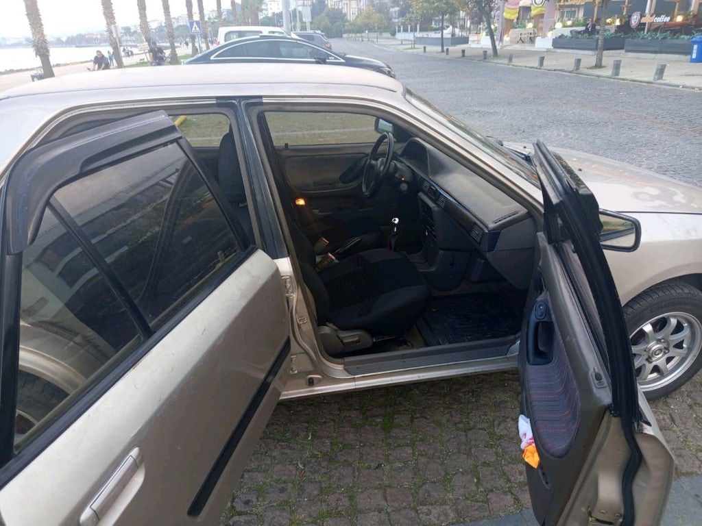 mazda 323 1.6 - 12