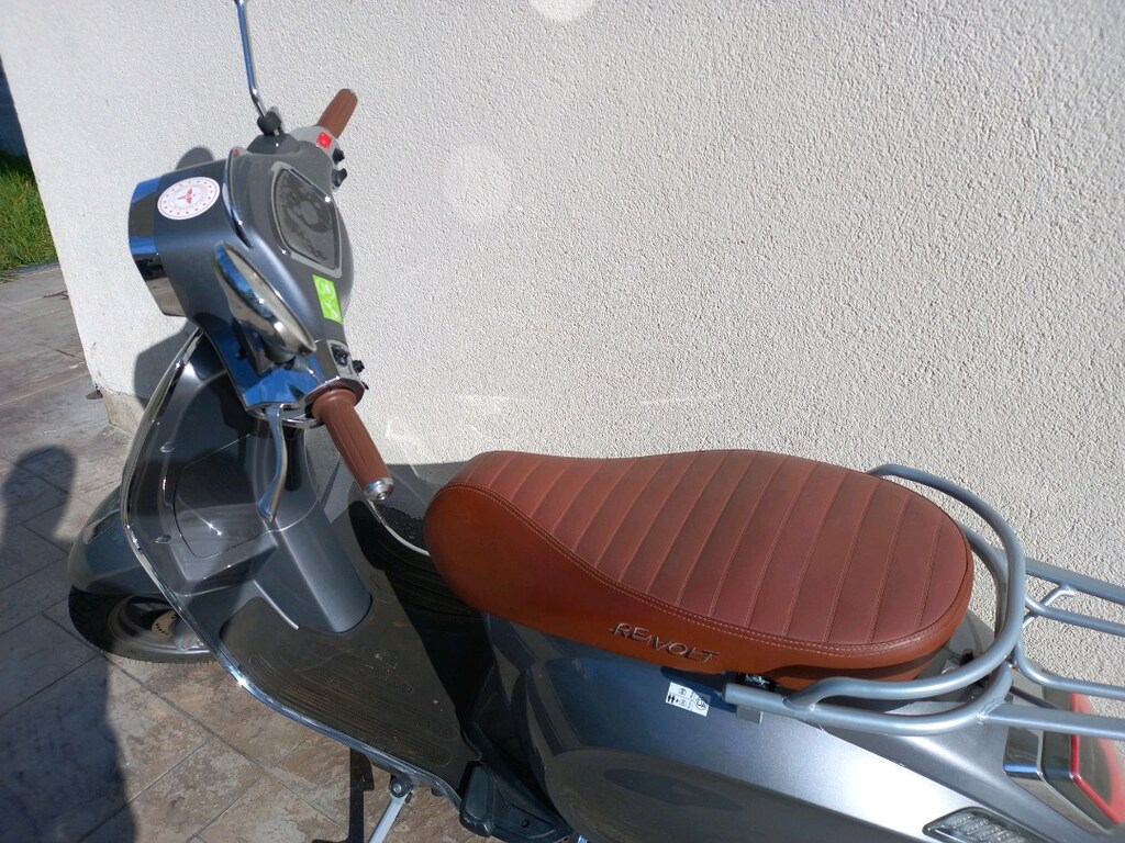 REVOLT RS6 MOTOR 125 LİK 2025 MODEL 700 KM - 4