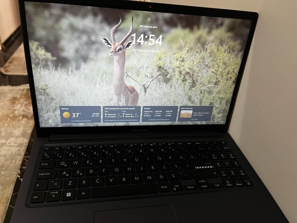 ASUS Vivobook laptop - 12