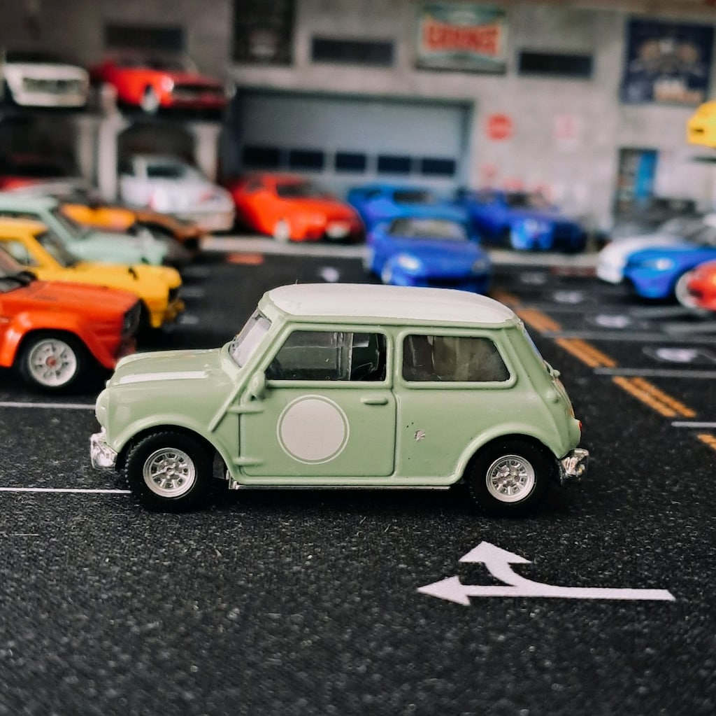 Mini Cooper classic custom hotwheels premium diecast - 3