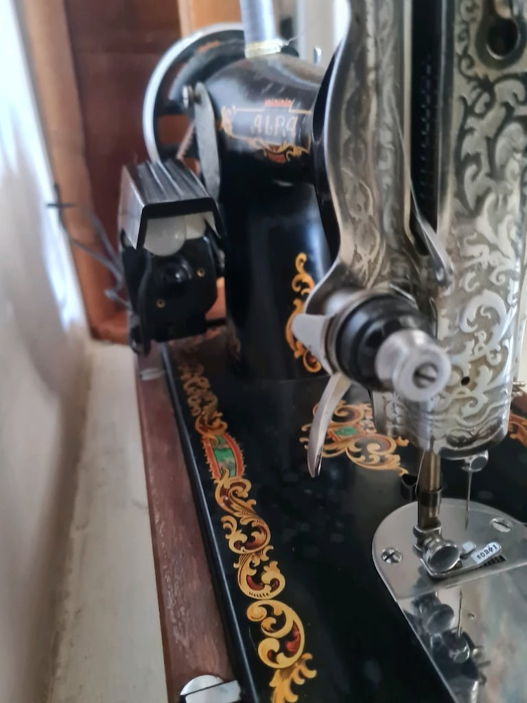 Alfa ispanyol Yapımı Antika Dikiş Makinesi - 3