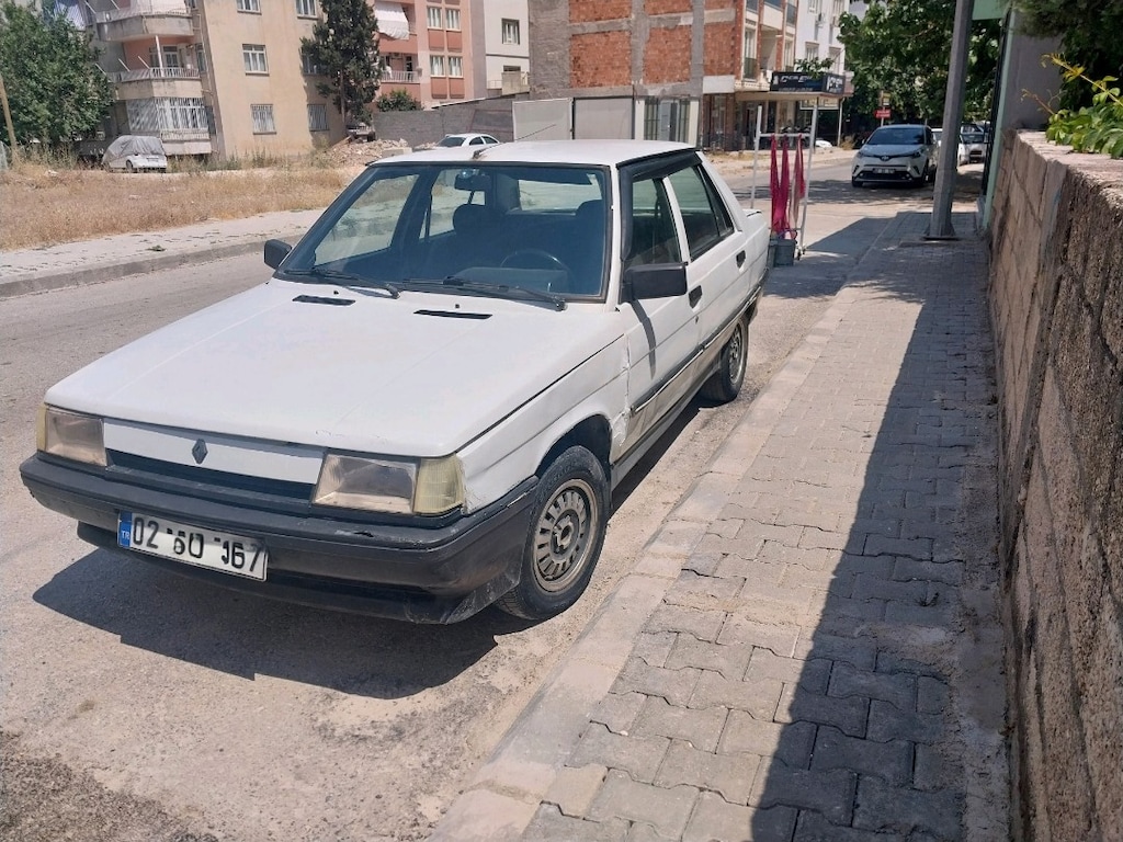 Renault Broadway R9 - 2