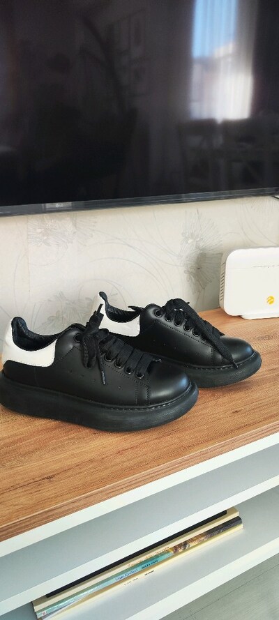 Alexander McQueen sneaker