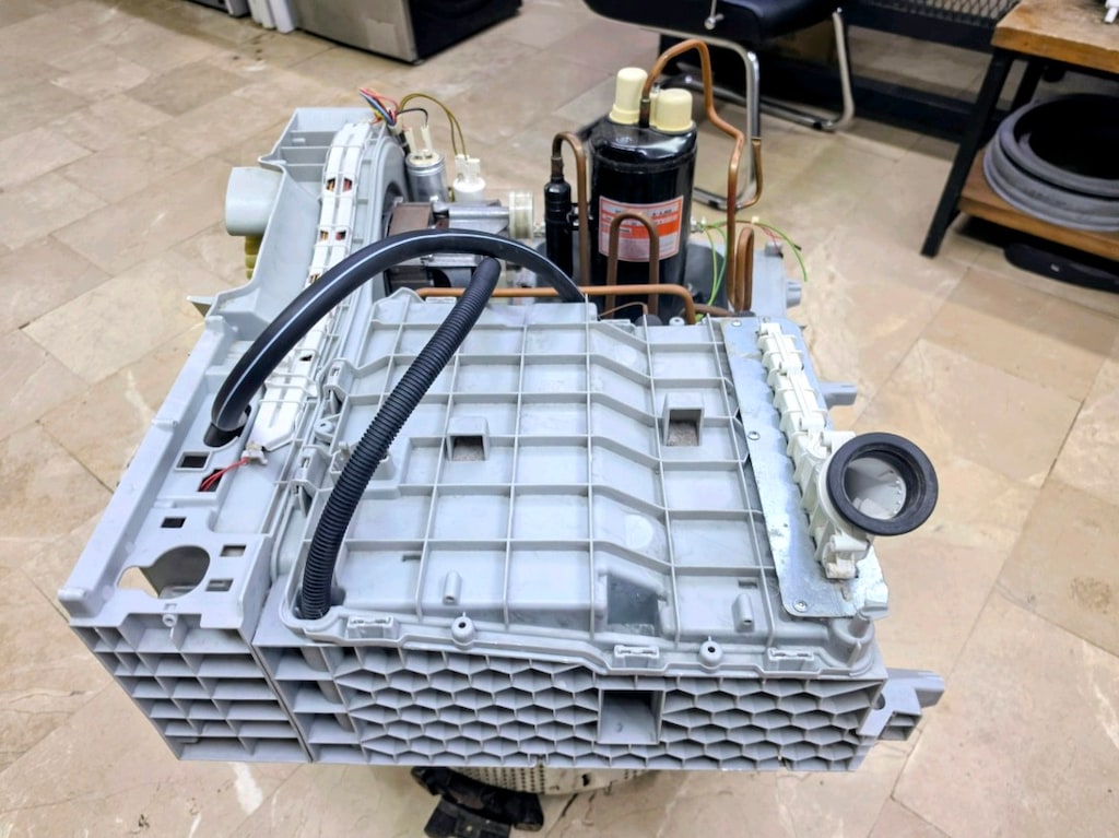 Bosch WTW86260TR Isı Pompalı Kurutma Makinesi Kompresör Blok Orijinal - 5