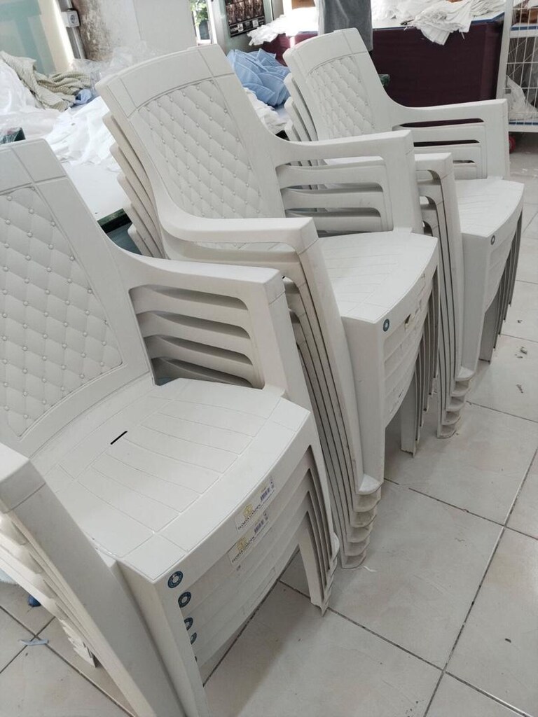 16 adet plastik sandalye - 3