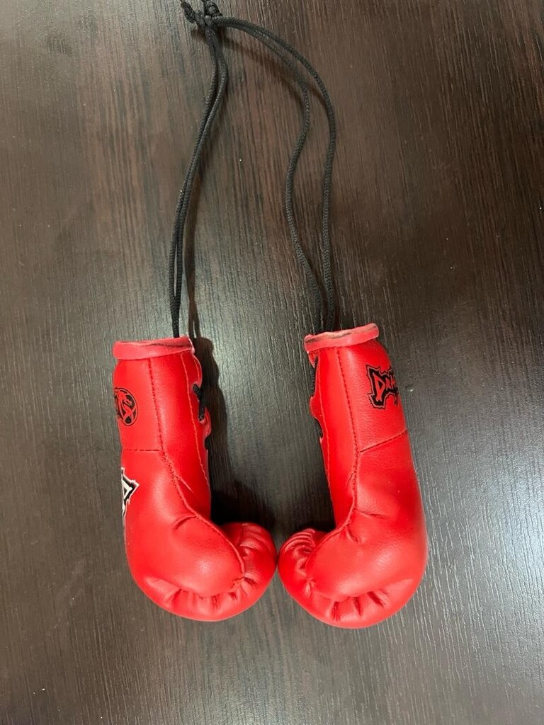 Kırmızı Boks Eldiveni Araç Ayna Süsü - 2