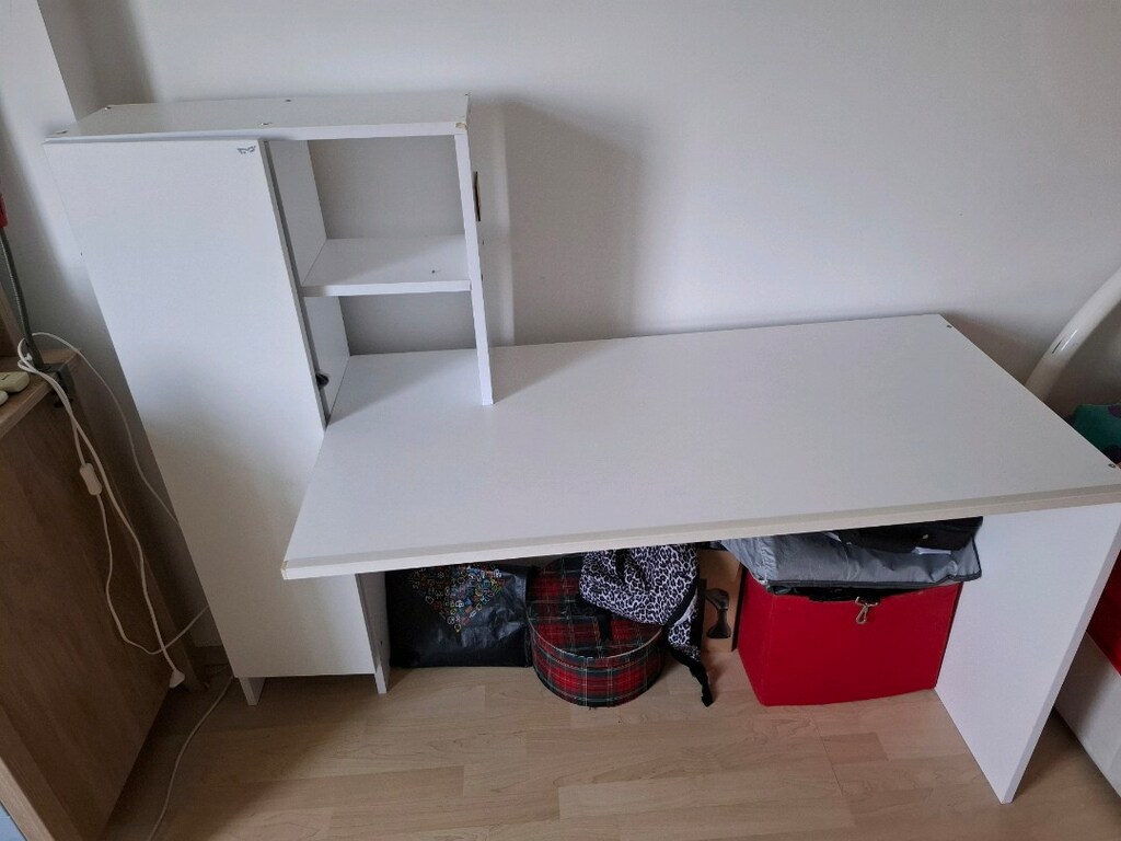 Vivense marka çalışma masası ve dolabı