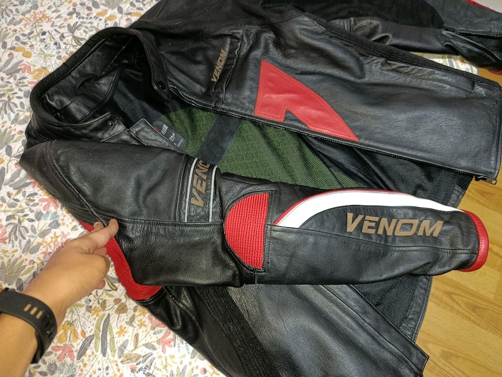 Siyah renk kırmızı desenli Venom - 12