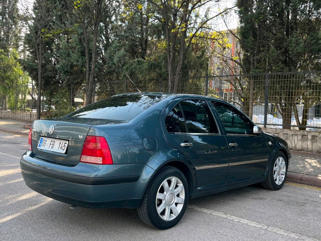 VOLKSWAGEN BORA 1.6 - 6