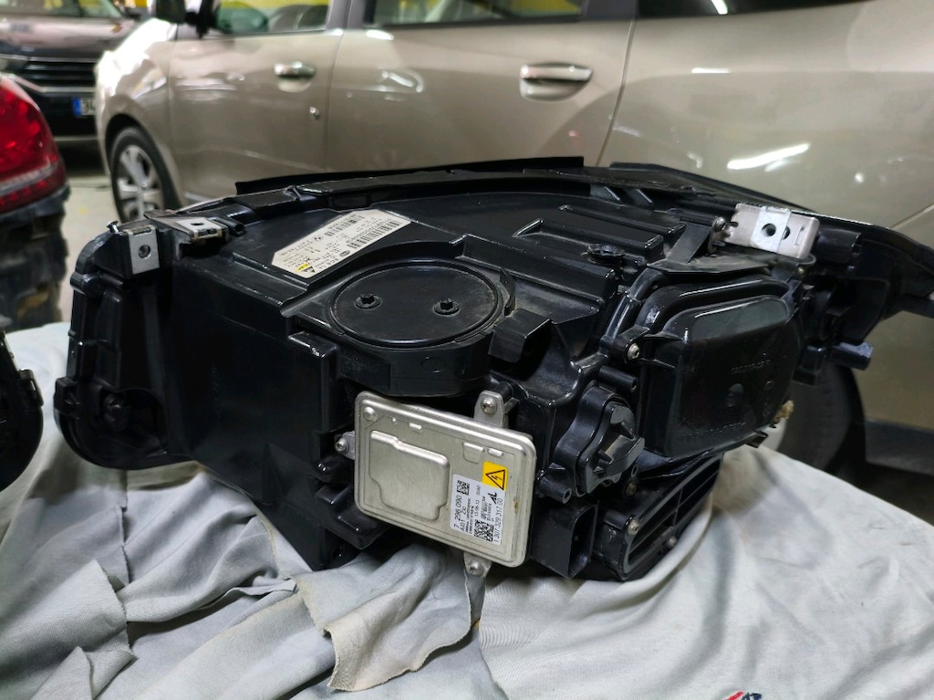 ORİJİNAL BMW F10 LCI FAR TAKIMI 50BİN KM'DEKİ ARAÇTAN SÖKÜLME - 10