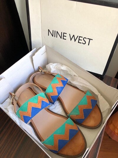 nine west hakiki süet etnik desen sandalet