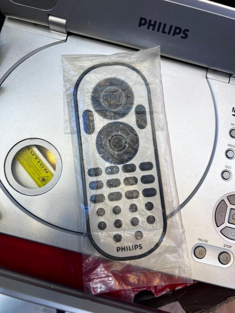 Philips pet810 portable dvd player - 8