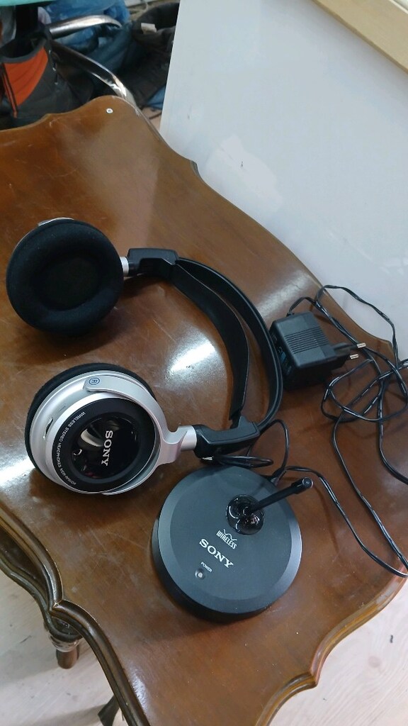 Sony MDR-RF800RK model kulak üstü kablosuz kulaklık seti - 3